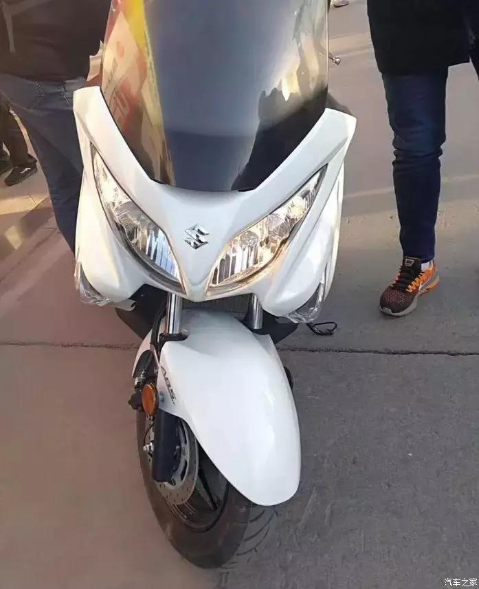 日本进口铃木250最新售价,铃木踏板250落地一共要多少钱