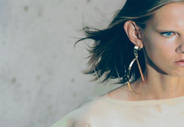 喜欢戴夸张耳饰的不止章子怡，还有她们