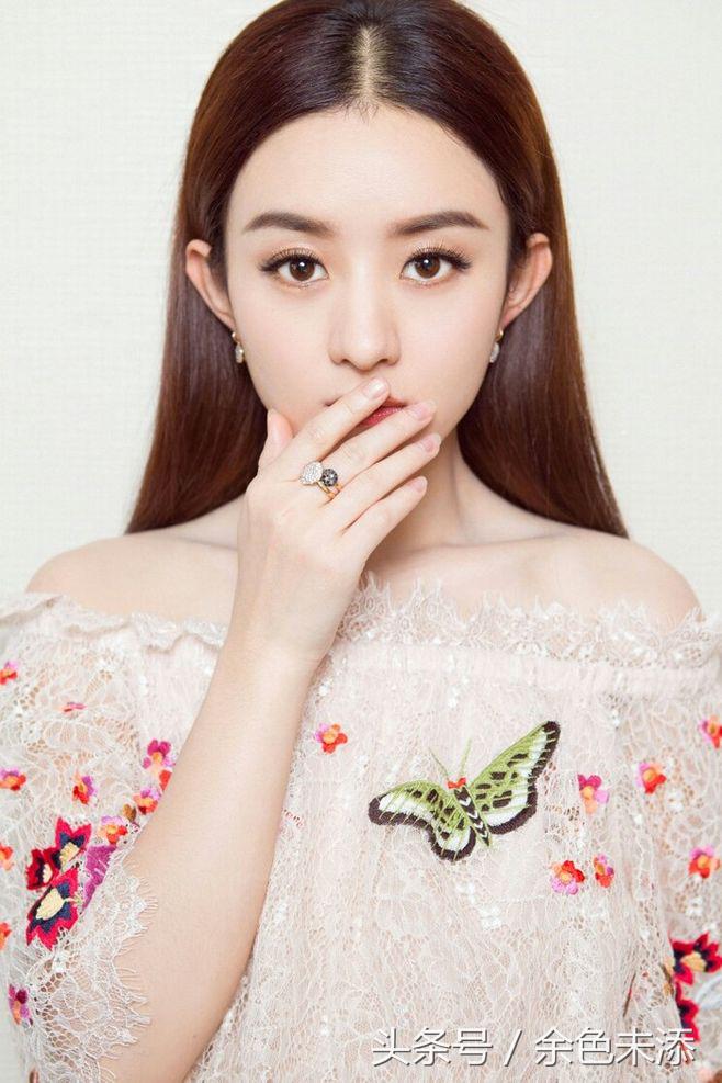 喜欢戴夸张耳饰的不止章子怡，还有她们