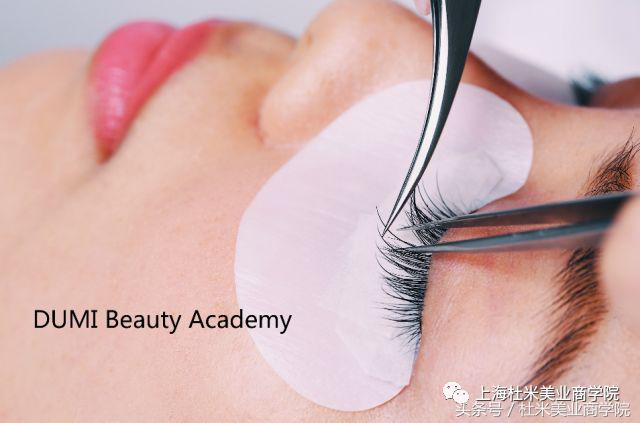 嫁接睫毛后，顾客眼球红肿的原因是什么？