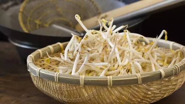 生吃豆芽食物中毒怎么办,生吃豆芽有危害吗