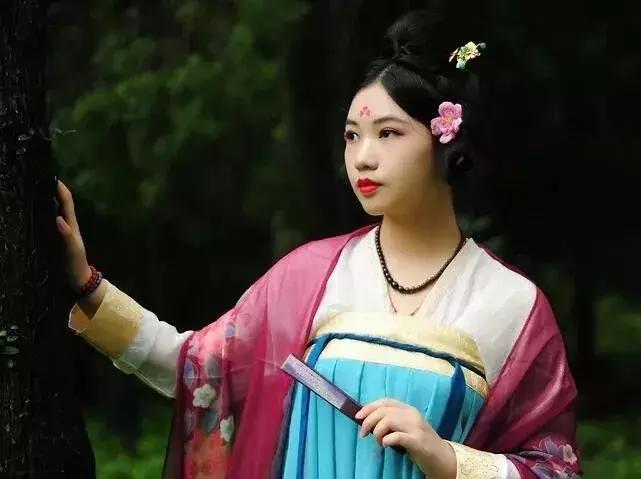 一见钟情诗词,有一种缘分叫一见钟情歌曲