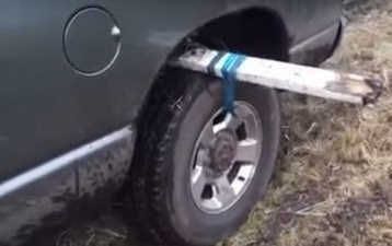 2万买的铃木能拉货，成本5块DIY绞盘大坑随便过