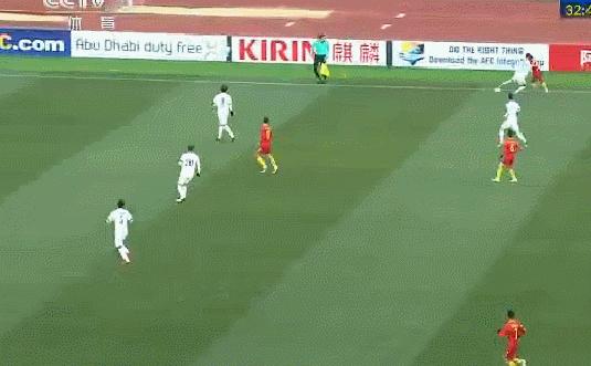 国足最惊人的一次进球,国足上演63秒窒息操作16次回传gif