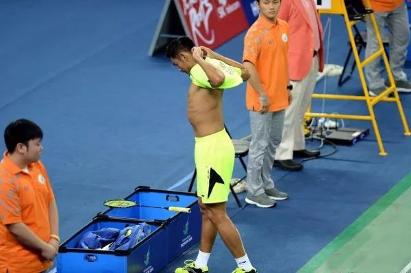 打球前怎样热身,打球必会的几个动作