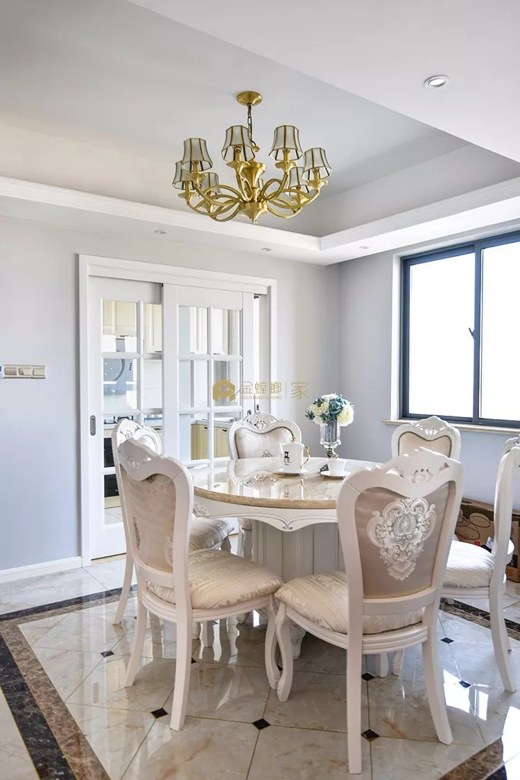 金色美缝剂提升颜值!146平欧式三居室,佛山蔚蓝湾畔业主很喜欢