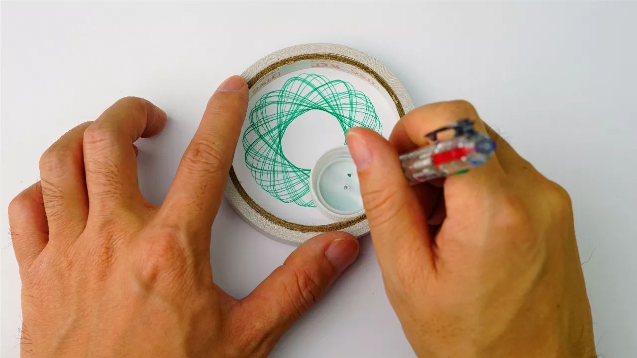 画中的线条又简单又漂亮,怎么才能画出这么漂亮的画