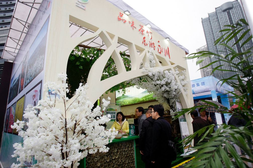 原来广场上做专业展也会做得这样有声有色，一点不比展馆差哟！