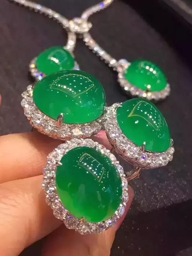 找谁说理去？30000买一只“翡翠”手镯，现在只值3000了？