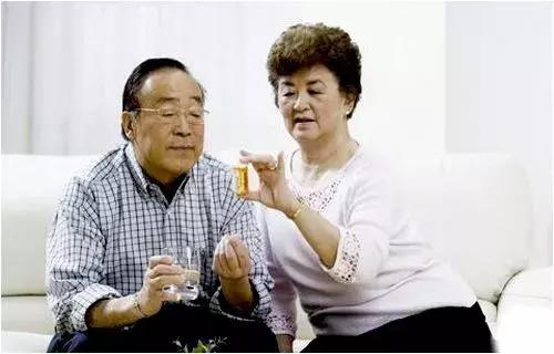 突然血压升高要不要吃降压药,突然血压高和吃的油有关系吗