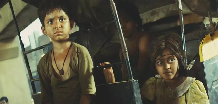 贫民窟的百万富翁电影完整版讲解,贫民窟的百万富翁是哪一年的