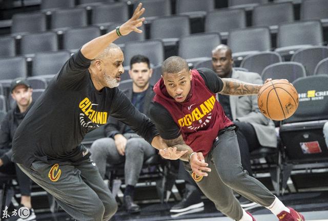 这些危险动作千万不要做,晃倒防守人的招式手部动作