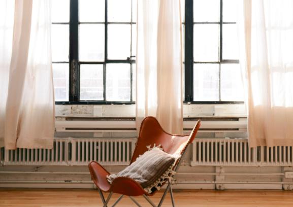 女友抑郁接受催眠治疗，两年后突然自杀，收拾遗物时掉出U盘