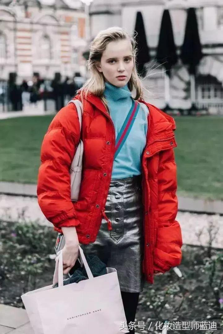 羽绒服搭配裙子冬天穿搭,羽绒服裙子冬日最强搭配