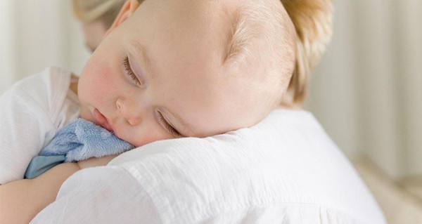 母乳有几种颜色,母乳出现白色物质