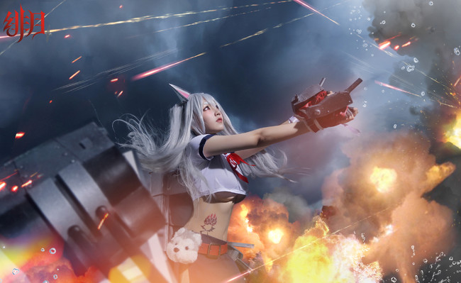 酥胸半露尽显*物尤**看美女是如何装扮COS迷倒众生