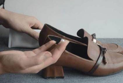 如何让鞋子不挤脚小妙招,鞋子两侧挤脚解决方法大全