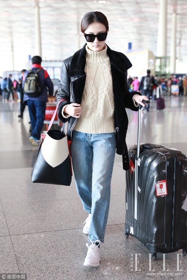 冬天加厚黑色牛仔裤,女生冬天穿黑色牛仔裤配过膝靴