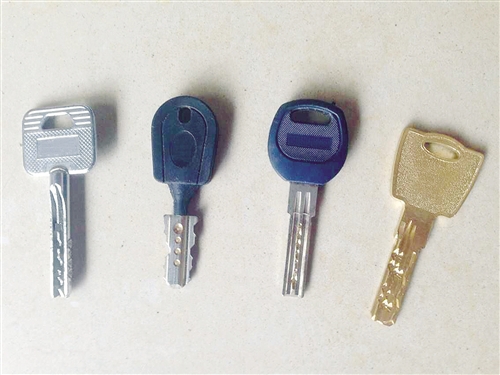 防小偷门锁有多难开,小偷五秒破开智能锁