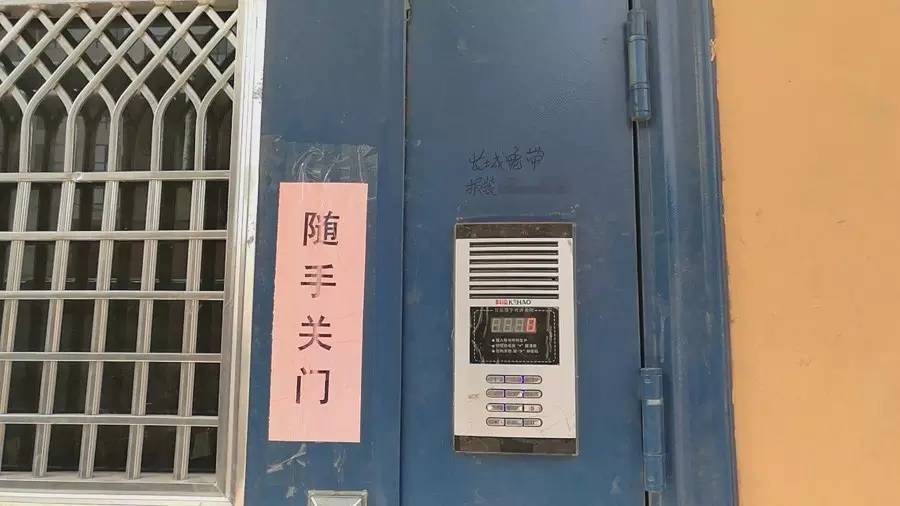 环渤海名家居订的步阳防盗门竟与订购厚度不一致;苏堤公寓:“长城宽带”小广告到底谁贴的?