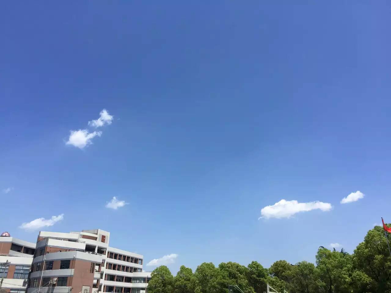 狂风过后蓝天白云天上飘,狂风过后晴空万里