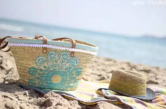 她拿这个擦一擦包包，立马变得和新的一样！