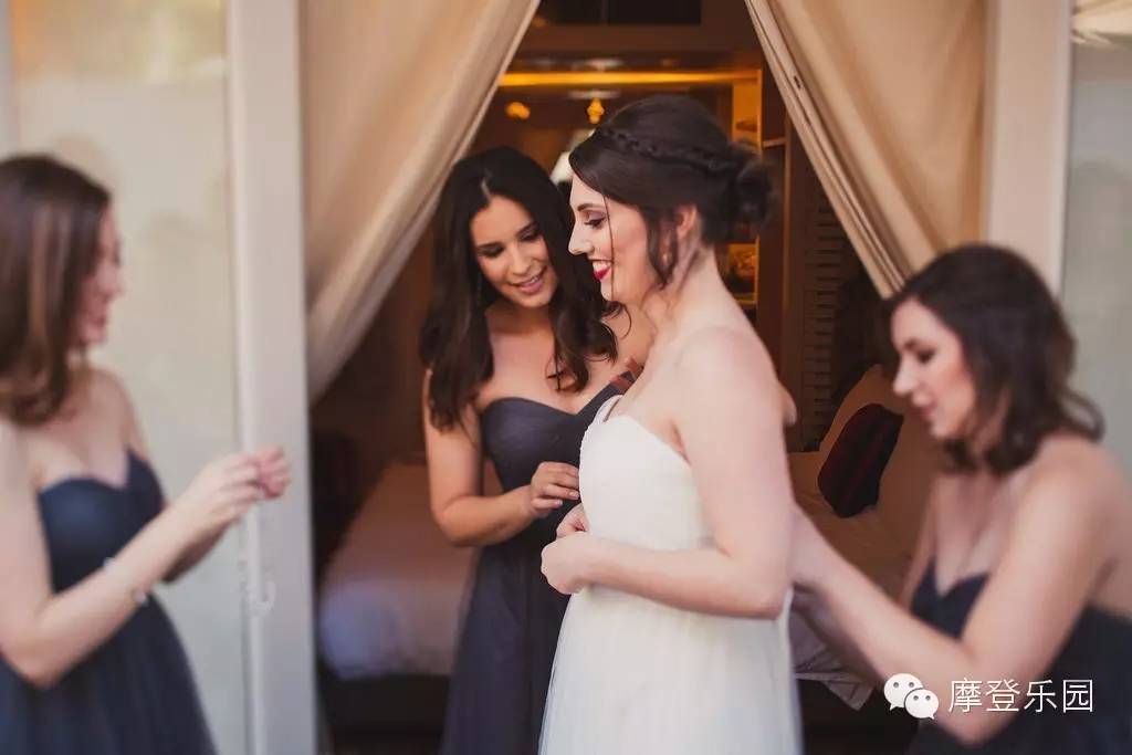 两地办婚礼可以穿两次婚纱吗,婚礼可以穿露脚的婚纱吗