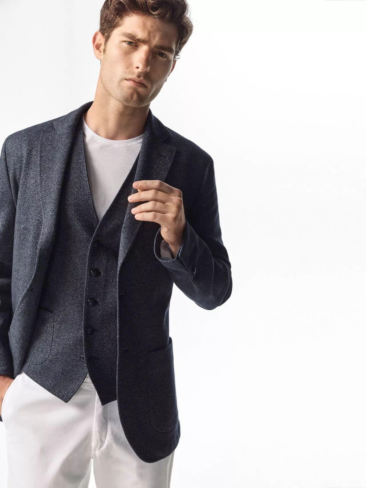 男士西装品牌哪个性价比最高,20岁左右西装推荐