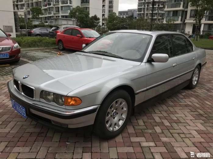 德系车的保值率有多低？当年极品宝马7系如今只要几万块