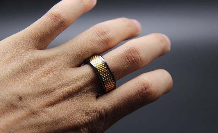 戒指卡太紧拿不出来怎么办,戒指卡在手上取不下来手还肿了