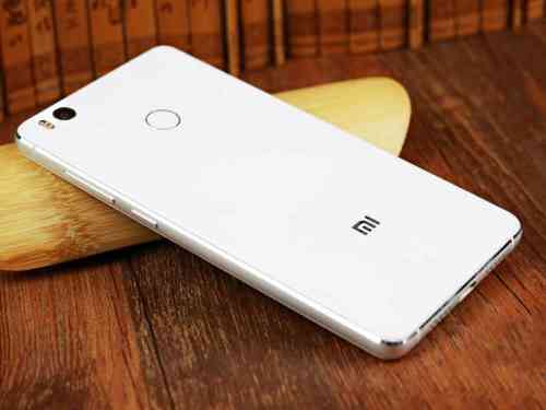 1000元以下的小米手机应买哪款好,1000以下手机买小米好还是荣耀好