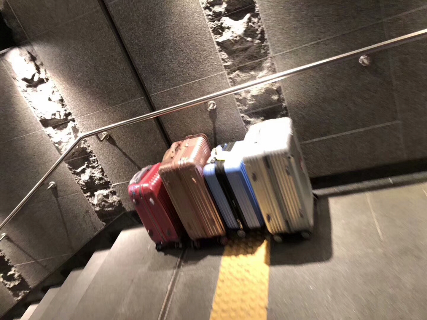 中国游客时隔9月再现韩国免税店,韩国免税店中国游客抢购