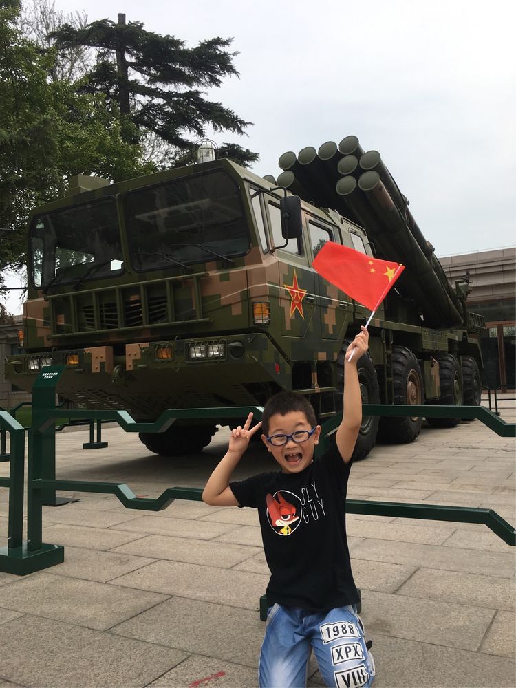 和小屁孩们一起出去玩的视频,和小屁孩玩的一天