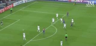 19岁的梅西给足坛带来的震撼,梅西的高光时刻人缝1v3无解过人