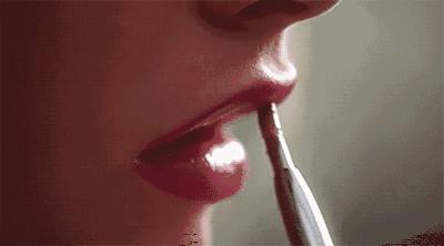 樱桃嘴和香肠嘴怎么涂口红,口红的正确涂法上嘴唇不明显