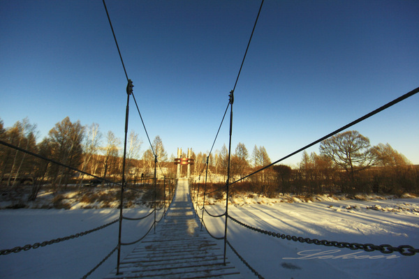 黑河兴安岭中有一个村款待客人方式怎么和蒙古族人一样？