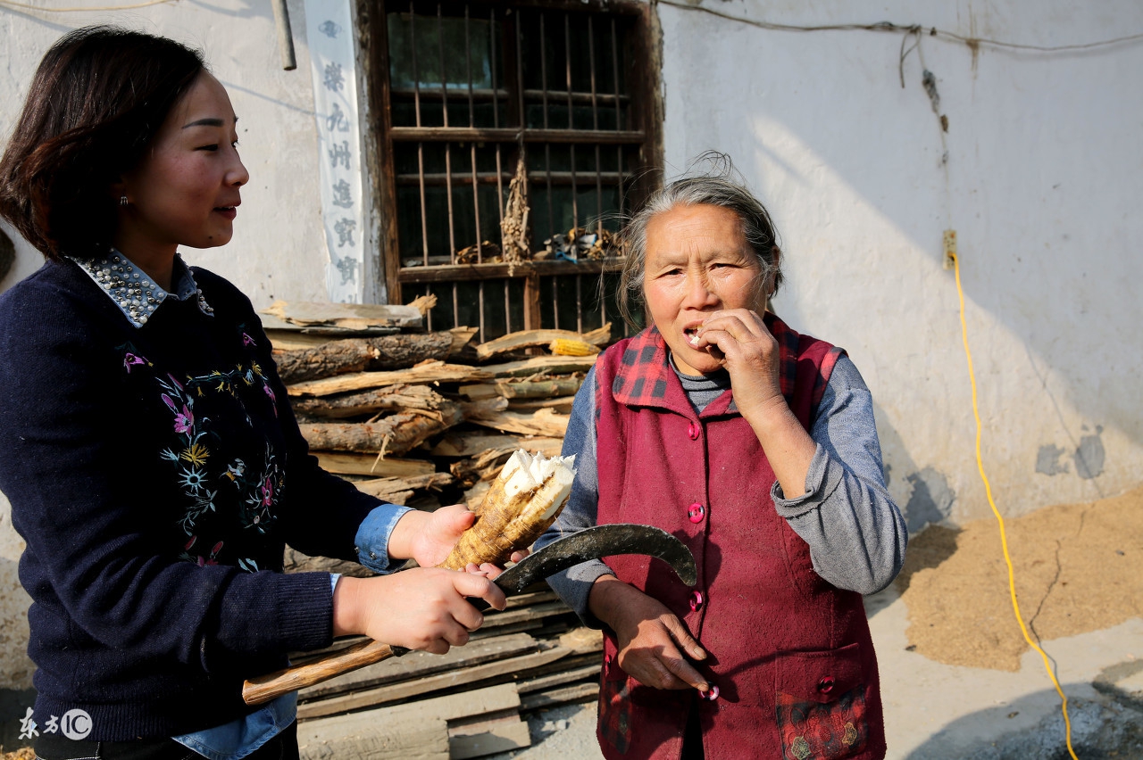 半夜口苦口干的原因和治疗方法,晨起口干口苦口臭是什么原因啊