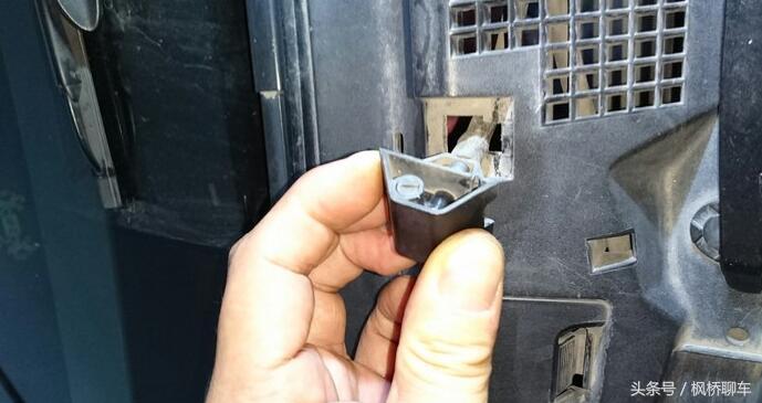 挡风玻璃喷水嘴怎么调整,如何调节前挡风玻璃喷水嘴高度