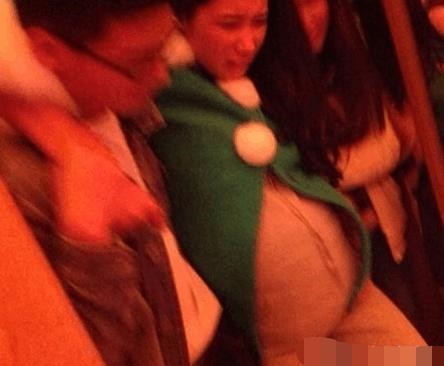 38岁高龄孕妇突然感觉下身流水，紧急送医！