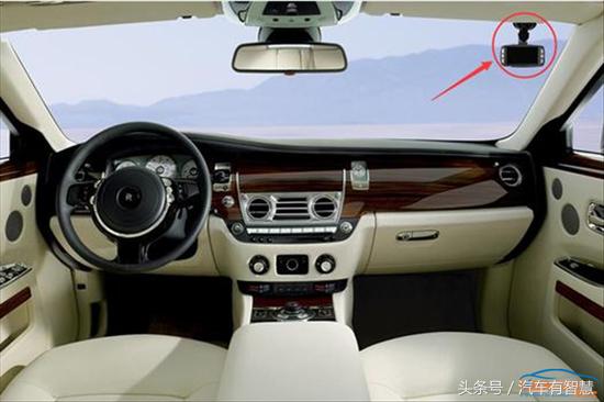 千万不要这样安装行车记录仪,行车记录仪静电贴的正确安装方法