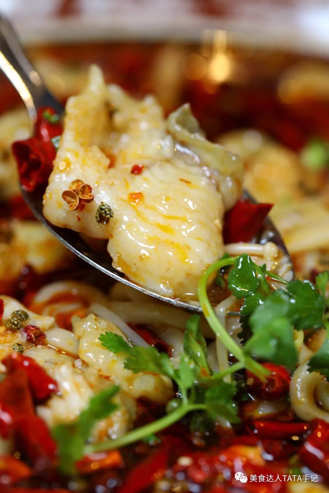 一不留神就掉进坑里,一不留神就会掉进一个大坑