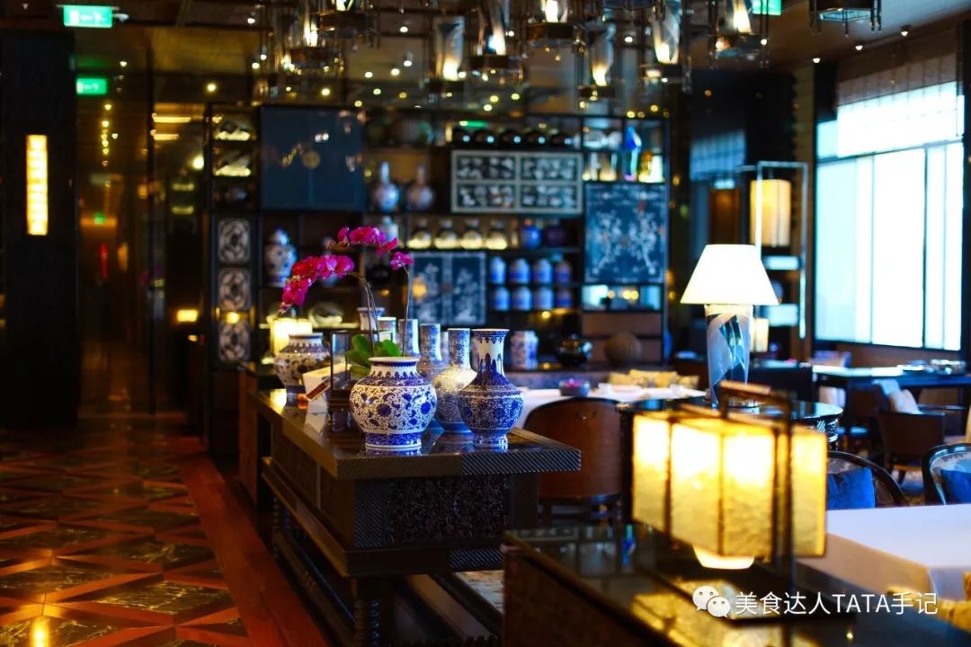 一不留神就掉进坑里,一不留神就会掉进一个大坑