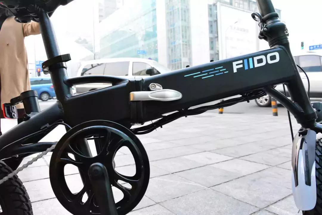 比小米好电动车,正步折叠电动自行车测评