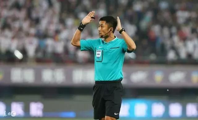 亚足联红牌罚下后多久可以上场,执法裁判组赛后被围攻