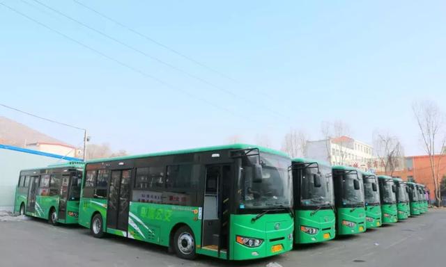 最新小型纯电动公交车,新能源电动公交车起步平顺