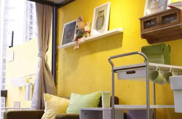 低调的青年公寓,境遇青年公寓