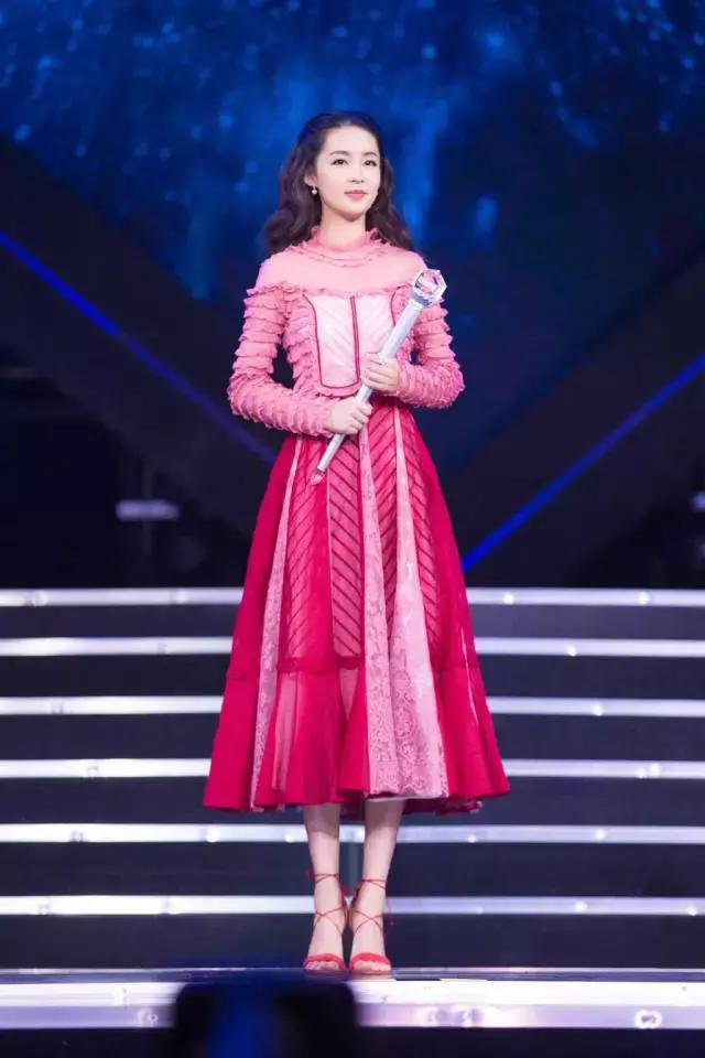 李沁丸子发型怎么扎,李沁新发型扎法