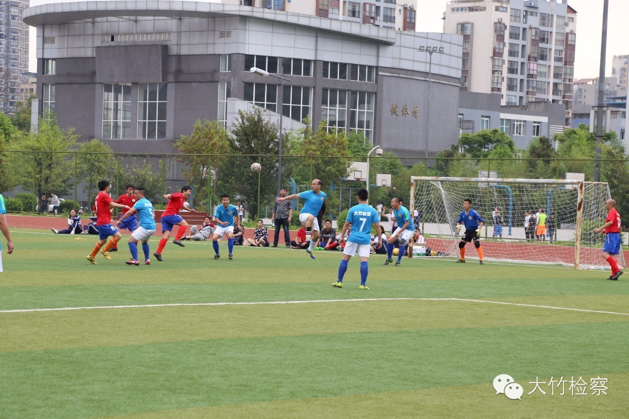 第35期图说：检察官“男神”----足球场上的英姿