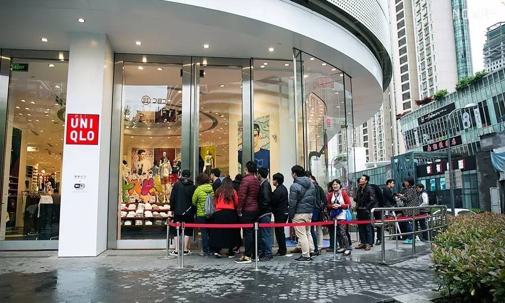 与别人撞衫了还应该穿吗,和别人撞衫怎么显得不尴尬