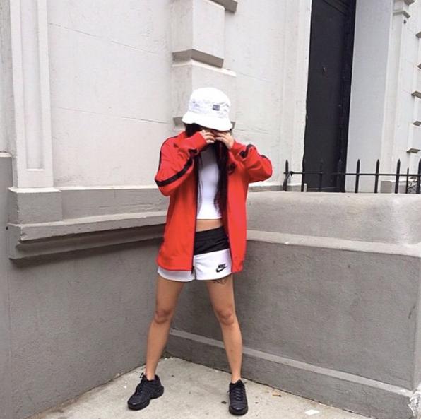 权志龙巴黎陈冠希,权志龙与朋友私下聚餐